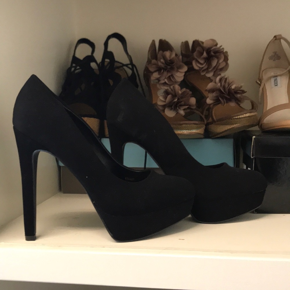 Black suede heels 😍😍😍